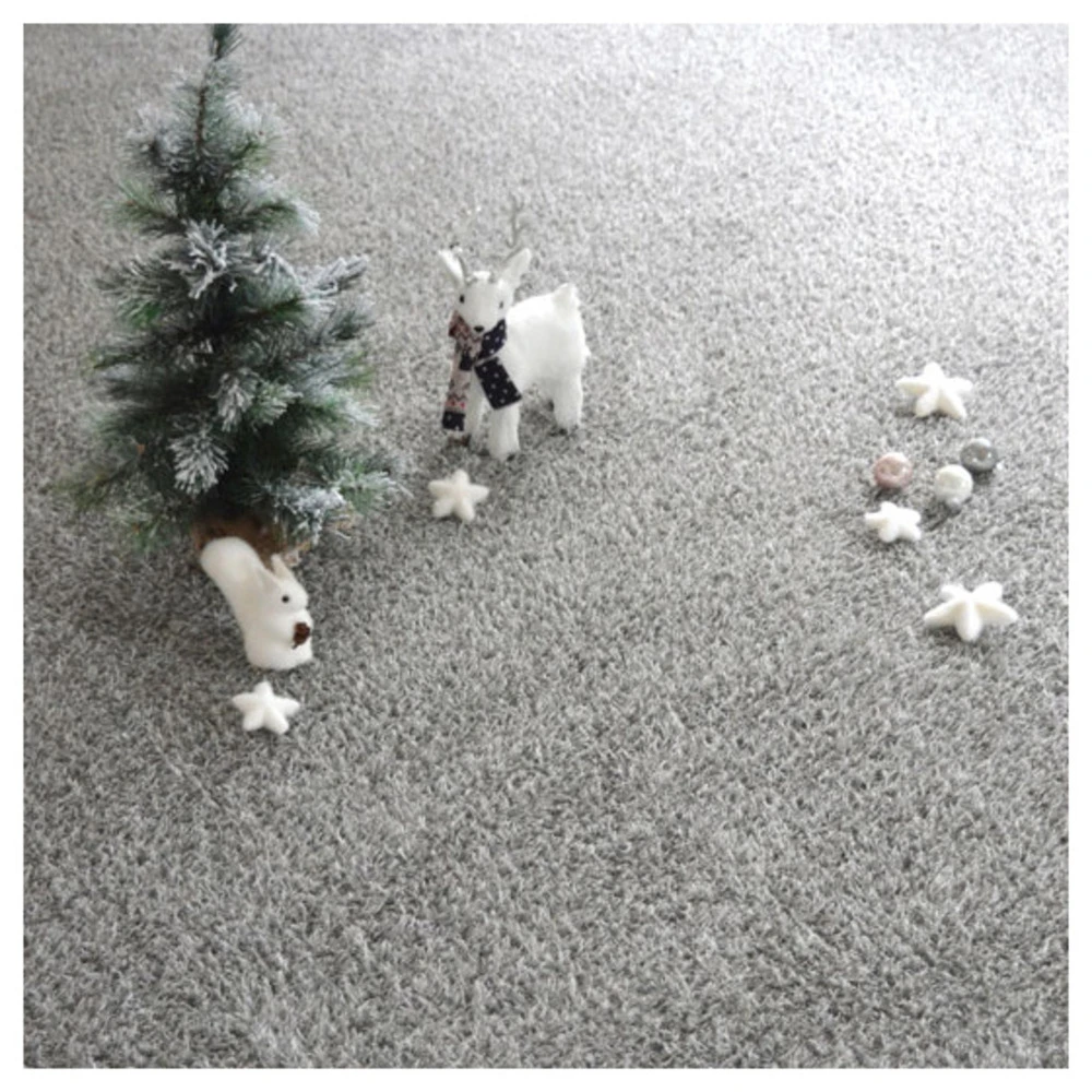 Gazon Synthétique Happy Party - Couleur Gris Clair - Classé Feu - 20mm - 1m X 6m – Image 5